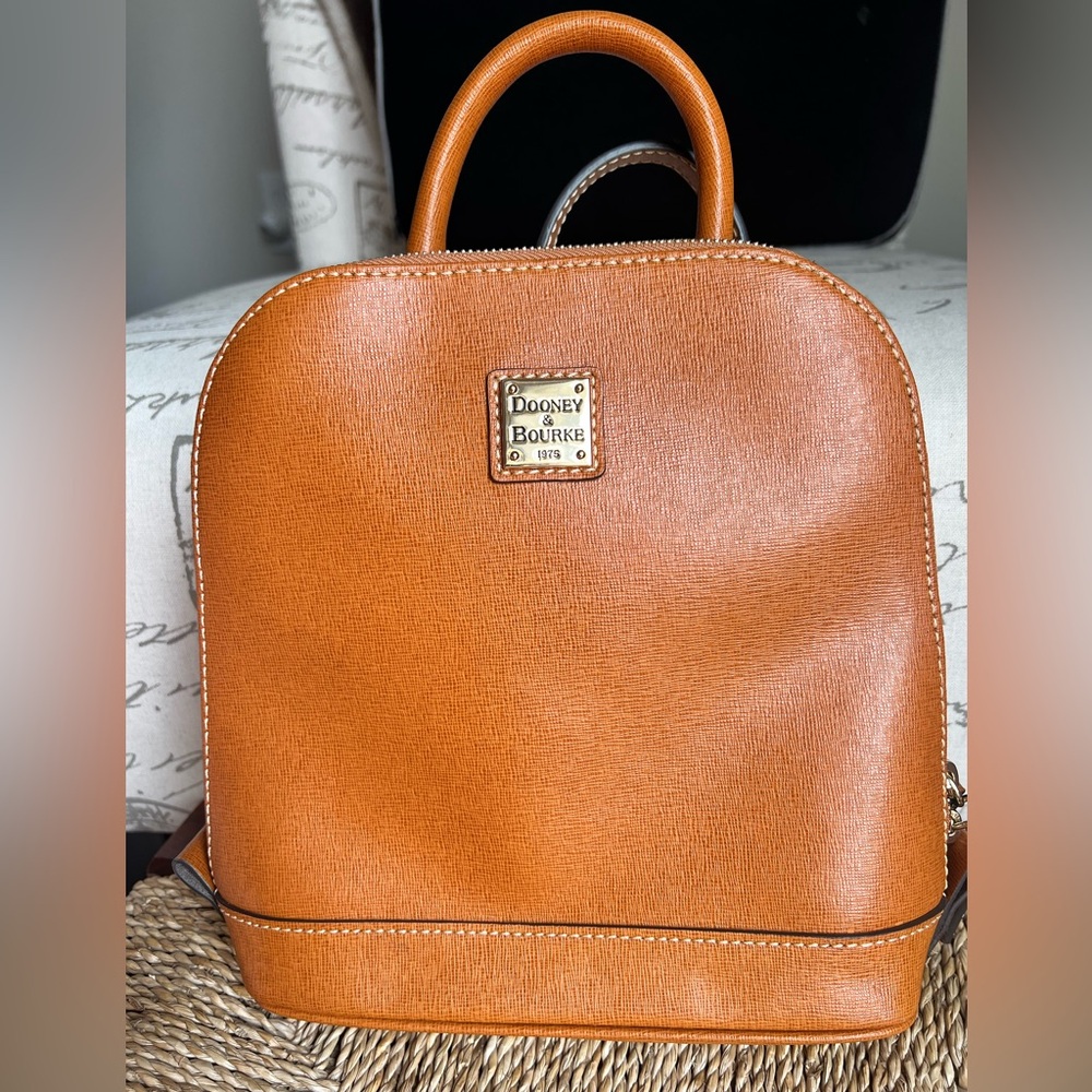 Dooney & Bourke All Pebble Grain
Leather backpack